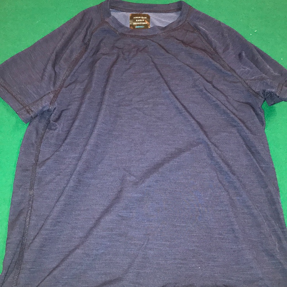 Navy blue American eagle t-shirt